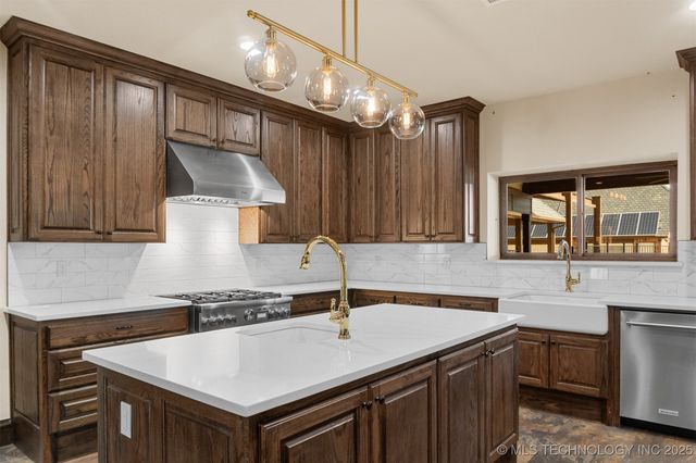 3002 Quail Ridge Circle, Durant, OK 74701