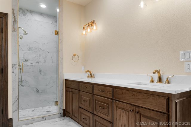 3002 Quail Ridge Circle, Durant, OK 74701