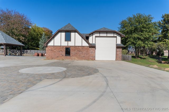 3002 Quail Ridge Circle, Durant, OK 74701