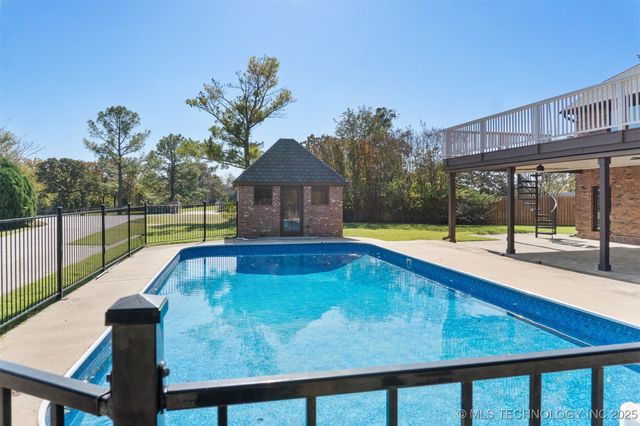 3002 Quail Ridge Circle, Durant, OK 74701