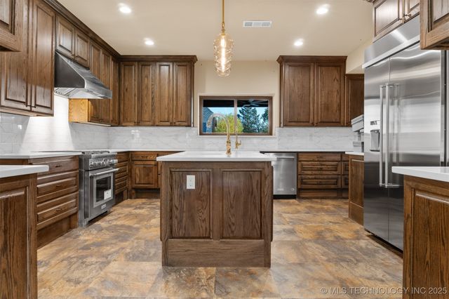 3002 Quail Ridge Circle, Durant, OK 74701