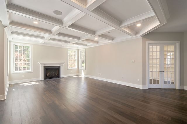 9 Schaffner Ln, Dover, MA 02030