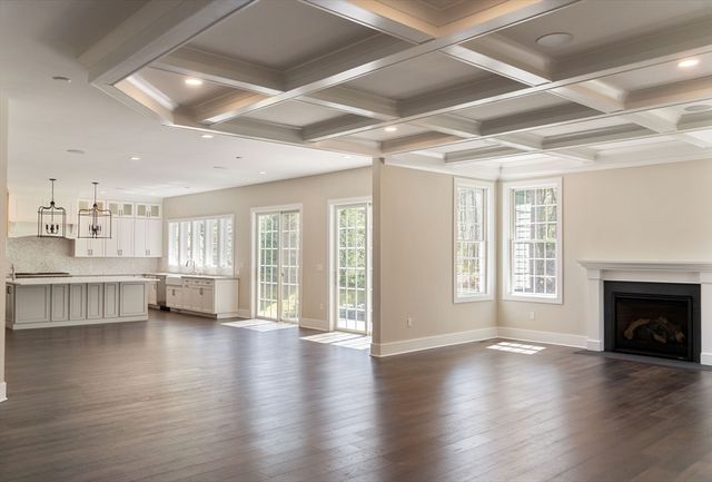 9 Schaffner Ln, Dover, MA 02030
