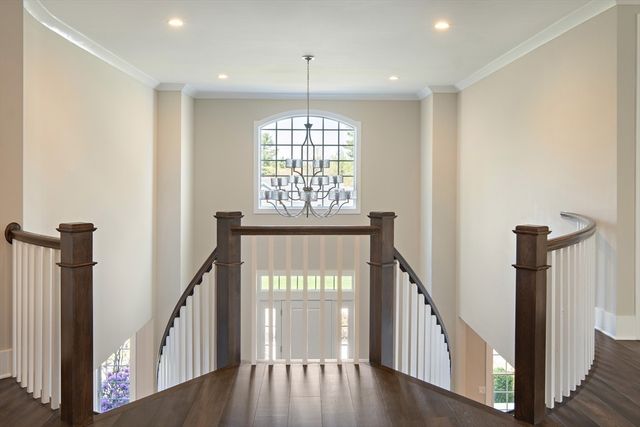 9 Schaffner Ln, Dover, MA 02030