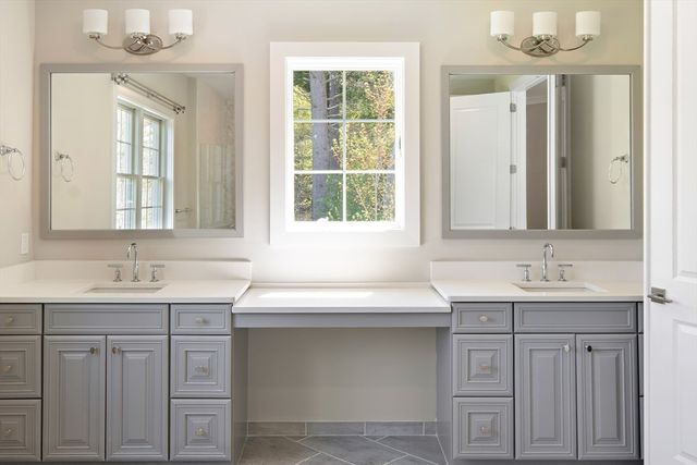 9 Schaffner Ln, Dover, MA 02030