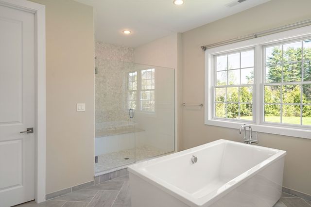 9 Schaffner Ln, Dover, MA 02030