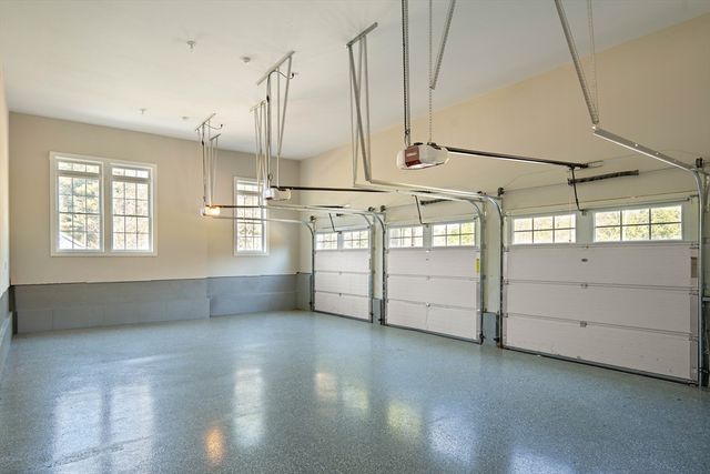 9 Schaffner Ln, Dover, MA 02030