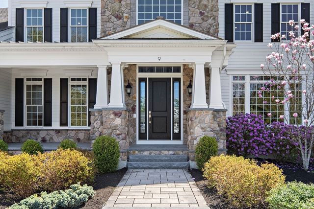 9 Schaffner Ln, Dover, MA 02030