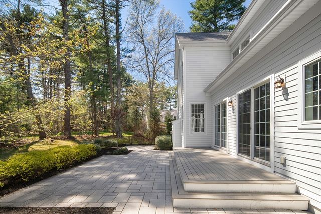 9 Schaffner Ln, Dover, MA 02030