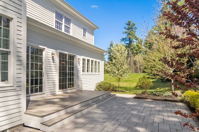 9 Schaffner Ln, Dover, MA 02030
