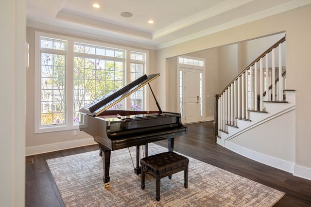 9 Schaffner Ln, Dover, MA 02030