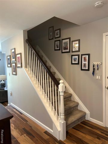 1584 Kings Cove Drive, Rochester Hills, MI 48306