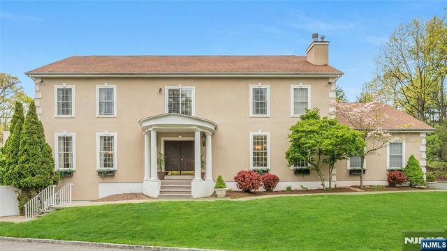 16 Lenape Trail, Montclair, NJ 07009
