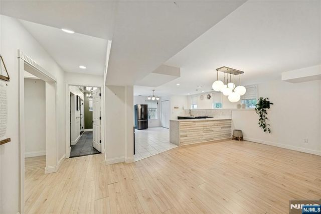 16 Lenape Trail, Montclair, NJ 07009