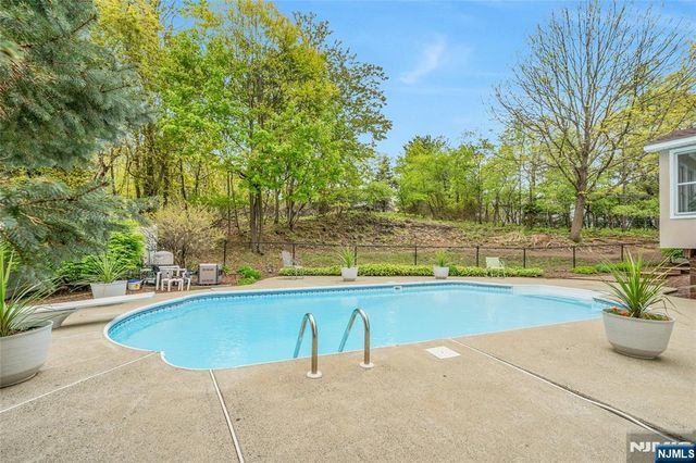 16 Lenape Trail, Montclair, NJ 07009
