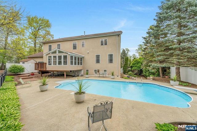 16 Lenape Trail, Montclair, NJ 07009