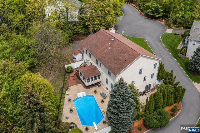 16 Lenape Trail, Montclair, NJ 07009