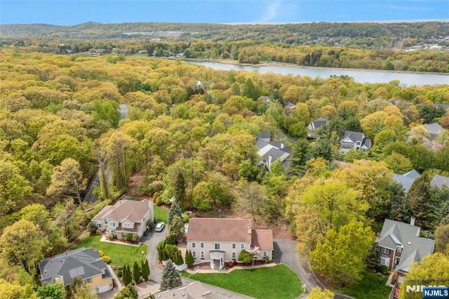 16 Lenape Trail, Montclair, NJ 07009