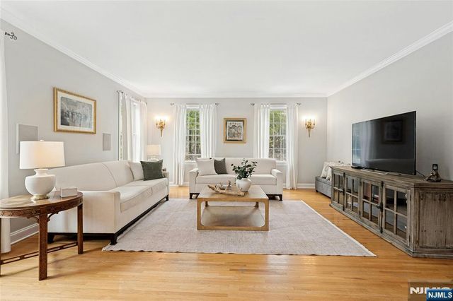 16 Lenape Trail, Montclair, NJ 07009