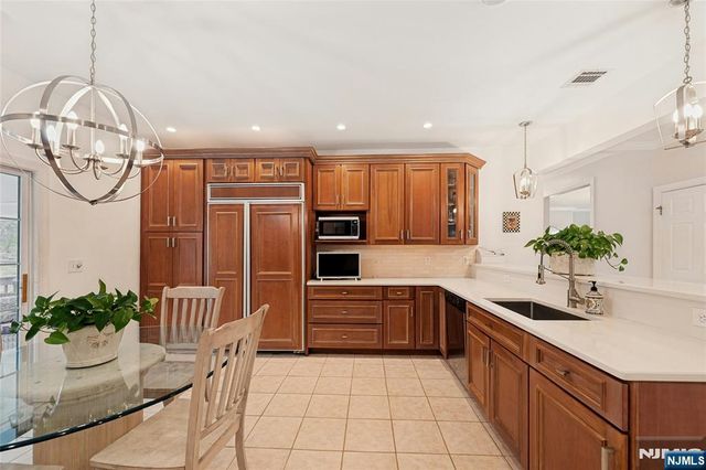 16 Lenape Trail, Montclair, NJ 07009