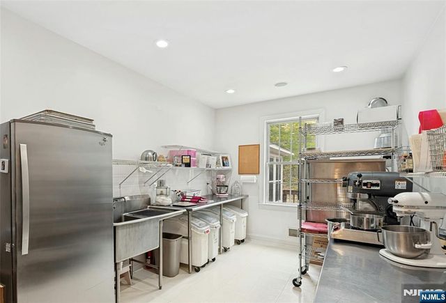 16 Lenape Trail, Montclair, NJ 07009