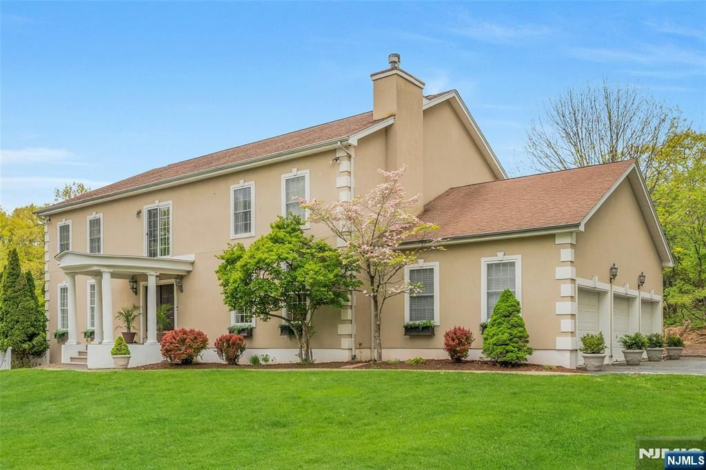 16 Lenape Trail, Montclair, NJ 07009