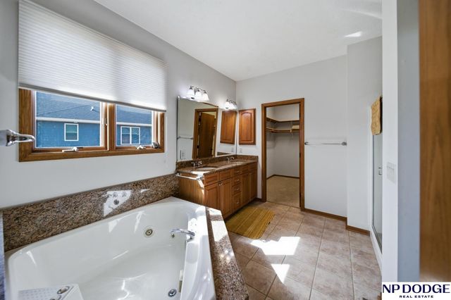 1682 Deer Run, Fremont, NE 68025