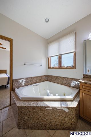 1682 Deer Run, Fremont, NE 68025