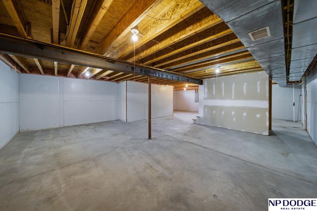 1682 Deer Run, Fremont, NE 68025