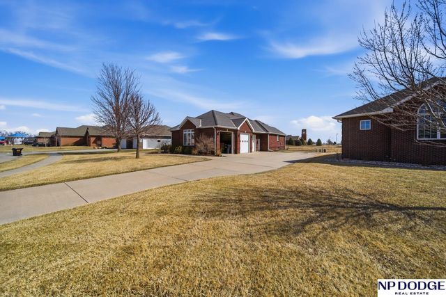 1682 Deer Run, Fremont, NE 68025