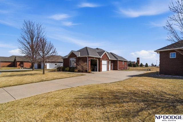 1682 Deer Run, Fremont, NE 68025