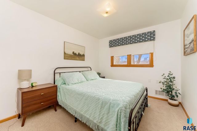 1919 S Williams Ave Avenue, Sioux Falls, SD 57105