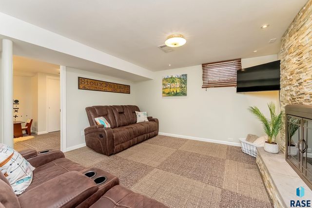 1919 S Williams Ave Avenue, Sioux Falls, SD 57105