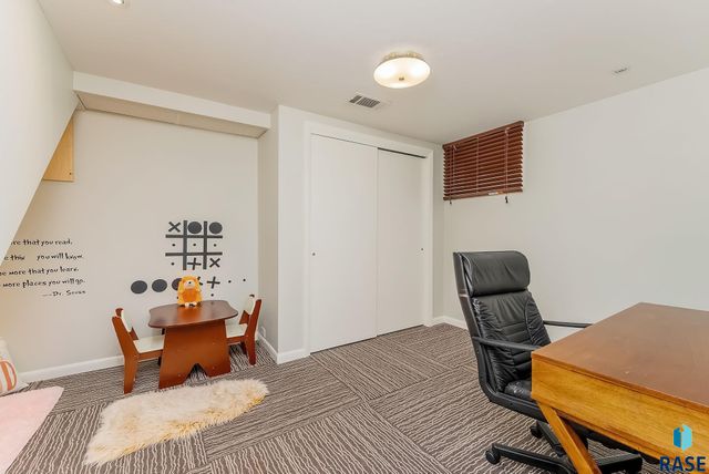 1919 S Williams Ave Avenue, Sioux Falls, SD 57105