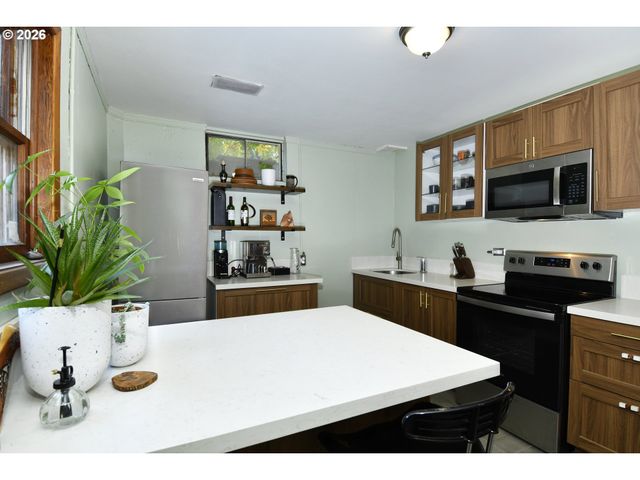 2405 Ne MORGAN St, Portland, OR 97211