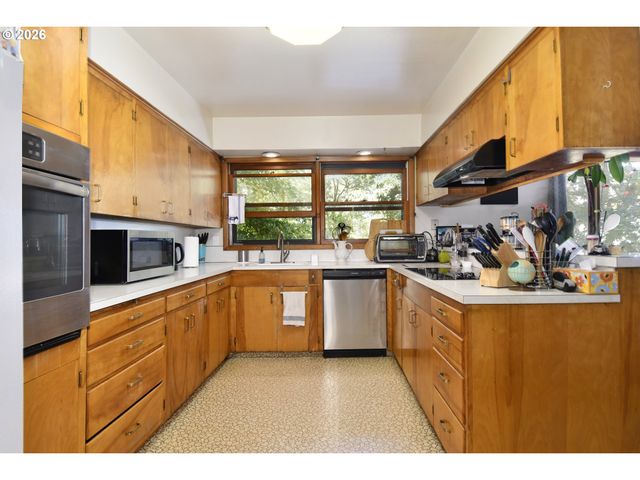 2405 Ne MORGAN St, Portland, OR 97211