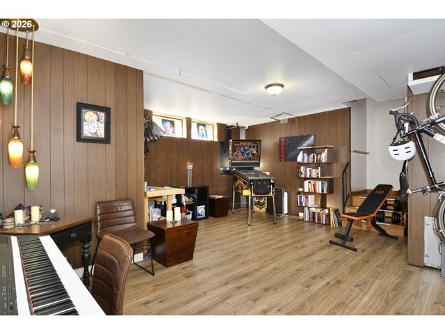 2405 Ne MORGAN St, Portland, OR 97211