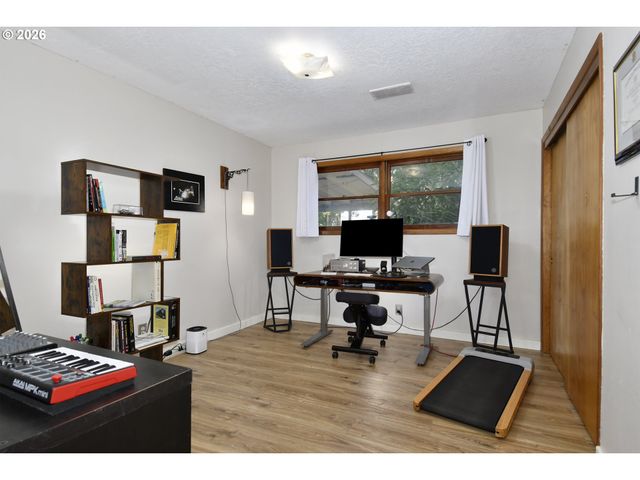 2405 Ne MORGAN St, Portland, OR 97211