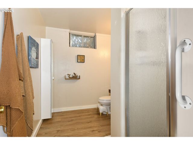 2405 Ne MORGAN St, Portland, OR 97211