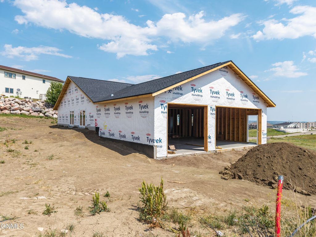 3004 Kingsley Road NW, Mandan, ND 58554 photo 4