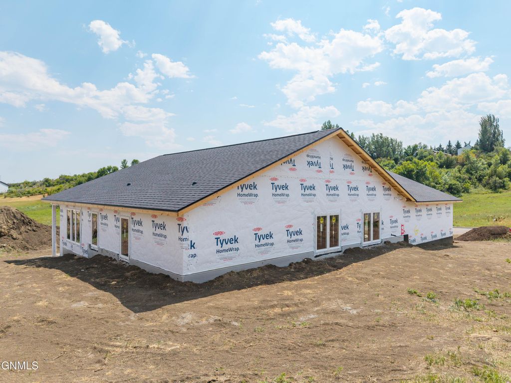 3004 Kingsley Road NW, Mandan, ND 58554 photo 5