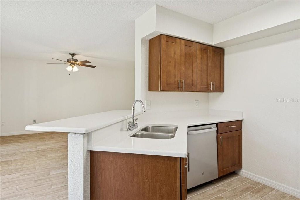 Image 11 of property listing at 4617 GATE PL 105, Orlando, FL 32811