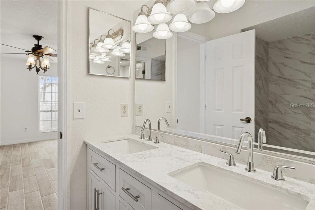 Image 20 of property listing at 4617 GATE PL 105, Orlando, FL 32811