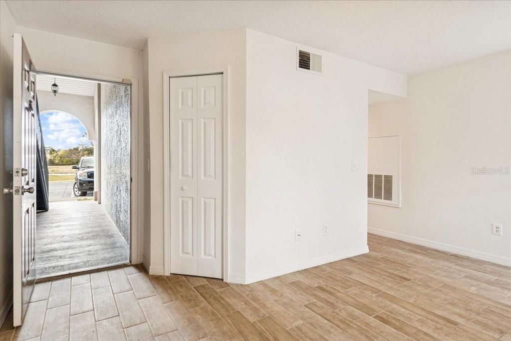 Image 3 of property listing at 4617 GATE PL 105, Orlando, FL 32811