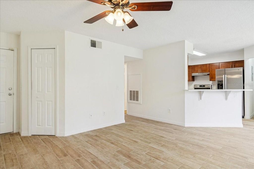 Image 7 of property listing at 4617 GATE PL 105, Orlando, FL 32811