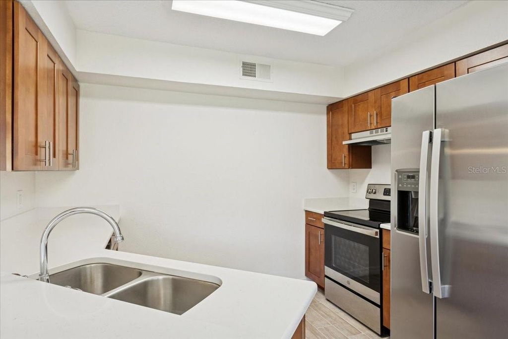 Image 9 of property listing at 4617 GATE PL 105, Orlando, FL 32811