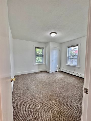 90 Brook Rd. 1R, Quincy, MA 02169