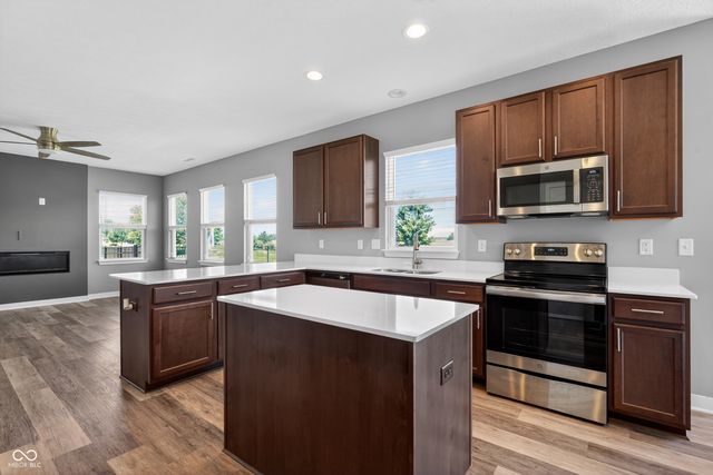 10870 Sablecliff Way, Brownsburg, IN 46112