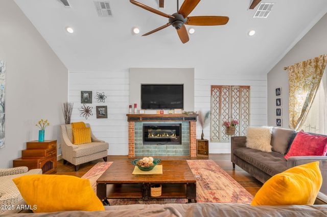 4402 E TURNEY Avenue, Phoenix, AZ 85018