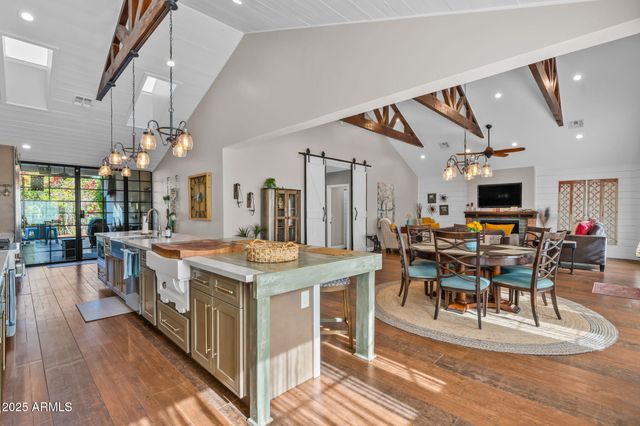 4402 E TURNEY Avenue, Phoenix, AZ 85018